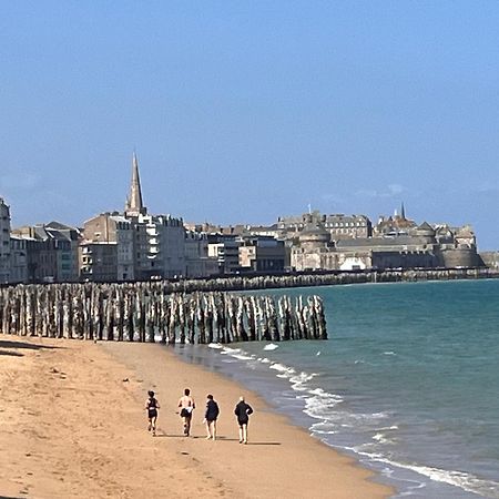 Le Cezembre, Au Pied De La Plage Saint-Malo Exterior photo