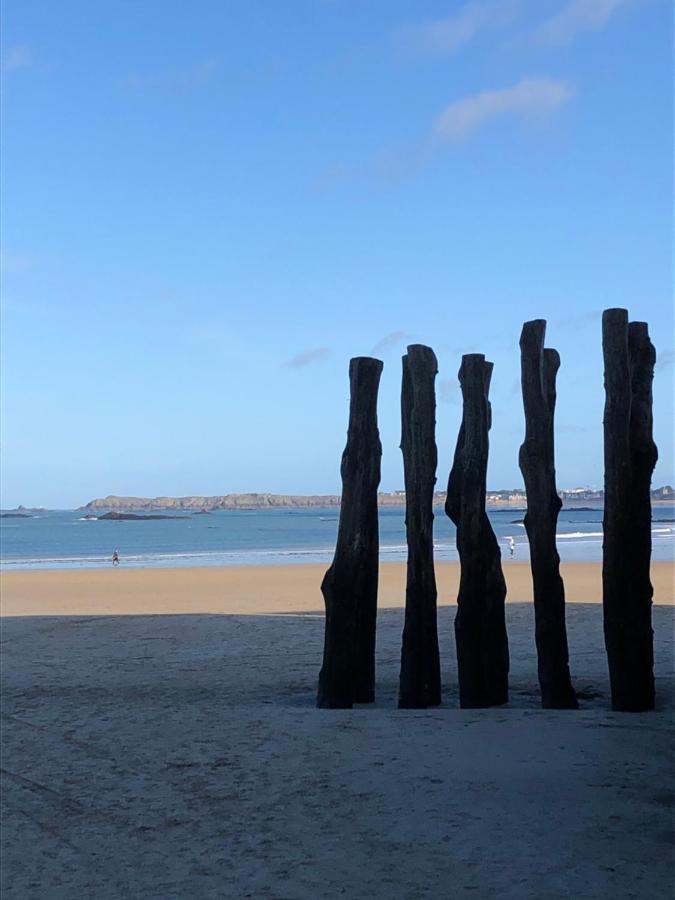 Le Cezembre, Au Pied De La Plage Saint-Malo Exterior photo