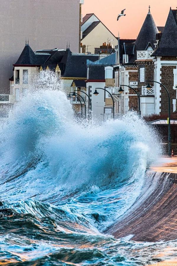 Le Cezembre, Au Pied De La Plage Saint-Malo Exterior photo